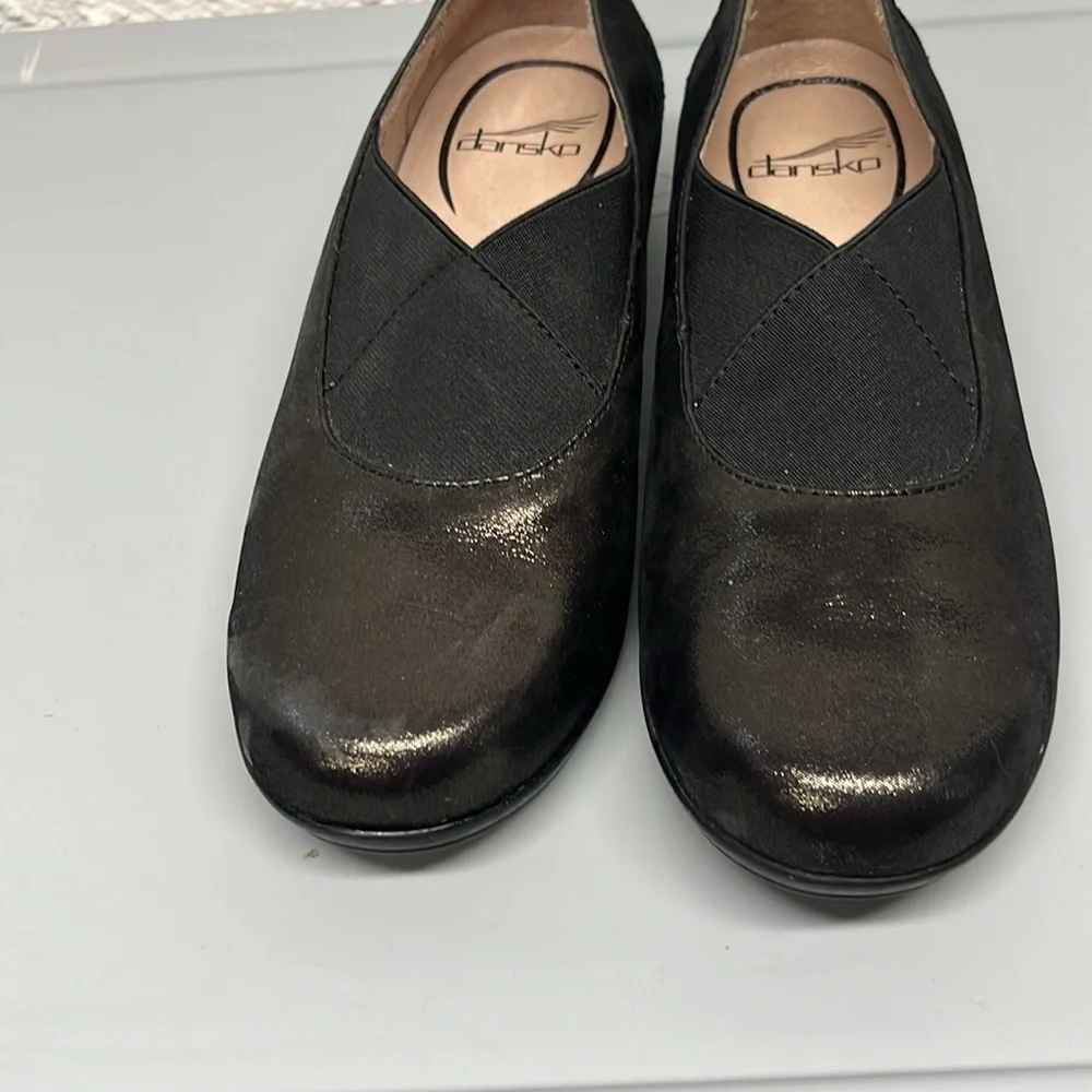 Dansko Ann Woman’s Flat Shoes Black Leather/Textile Trim size 37 US 6.5/7